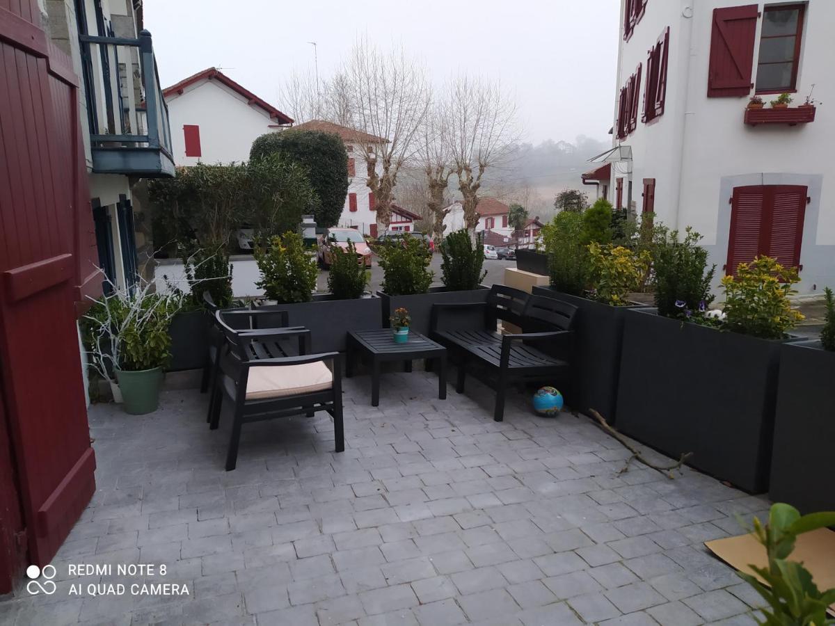 appartement rez de chaussée 2 chambres avec terrasse Cambo-les-Bains Extérieur photo